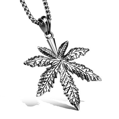 Maple leaf classic necklace